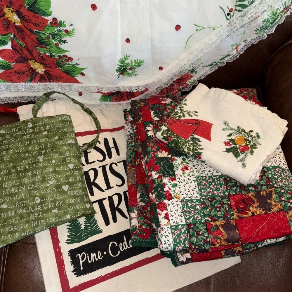 Vtg Christmas Linen Lot Kitchen Towel‎ oval Table Cloth quilted throw apron